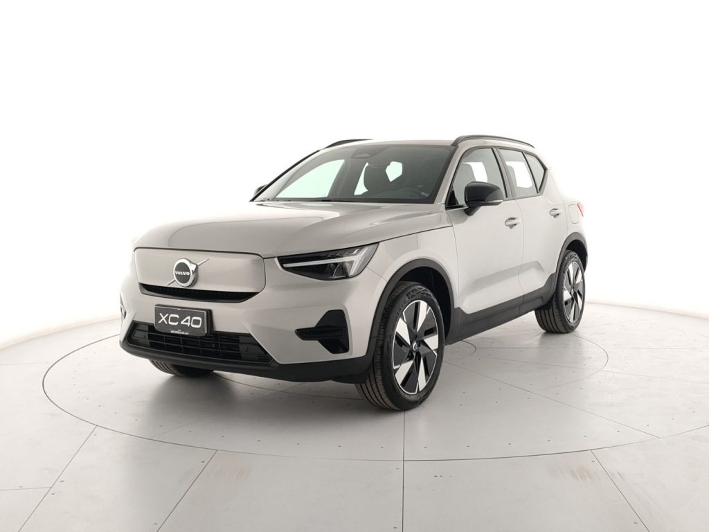 VOLVO XC40 (1)