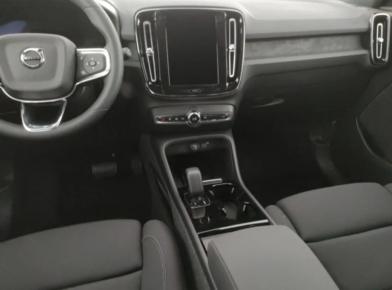 VOLVO XC40 (20)