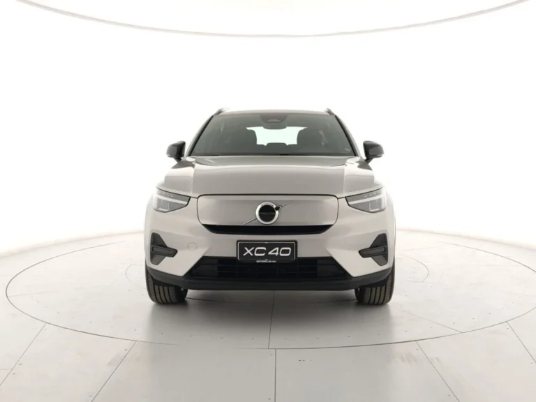 VOLVO XC40 (5)