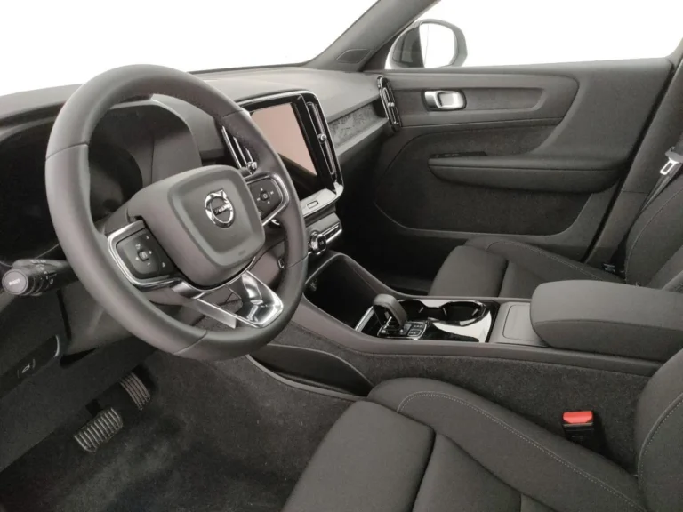 VOLVO XC40 (6)