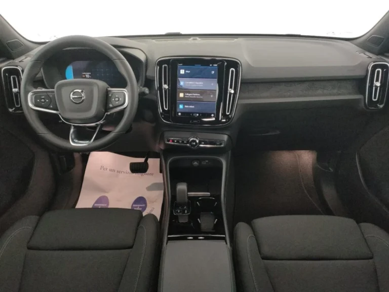 VOLVO XC40 (7)