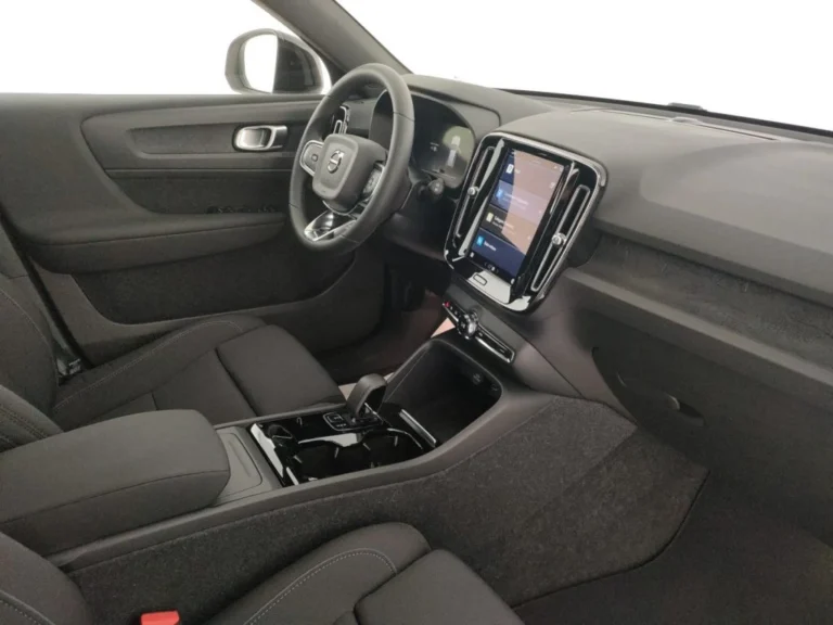 VOLVO XC40 (8)