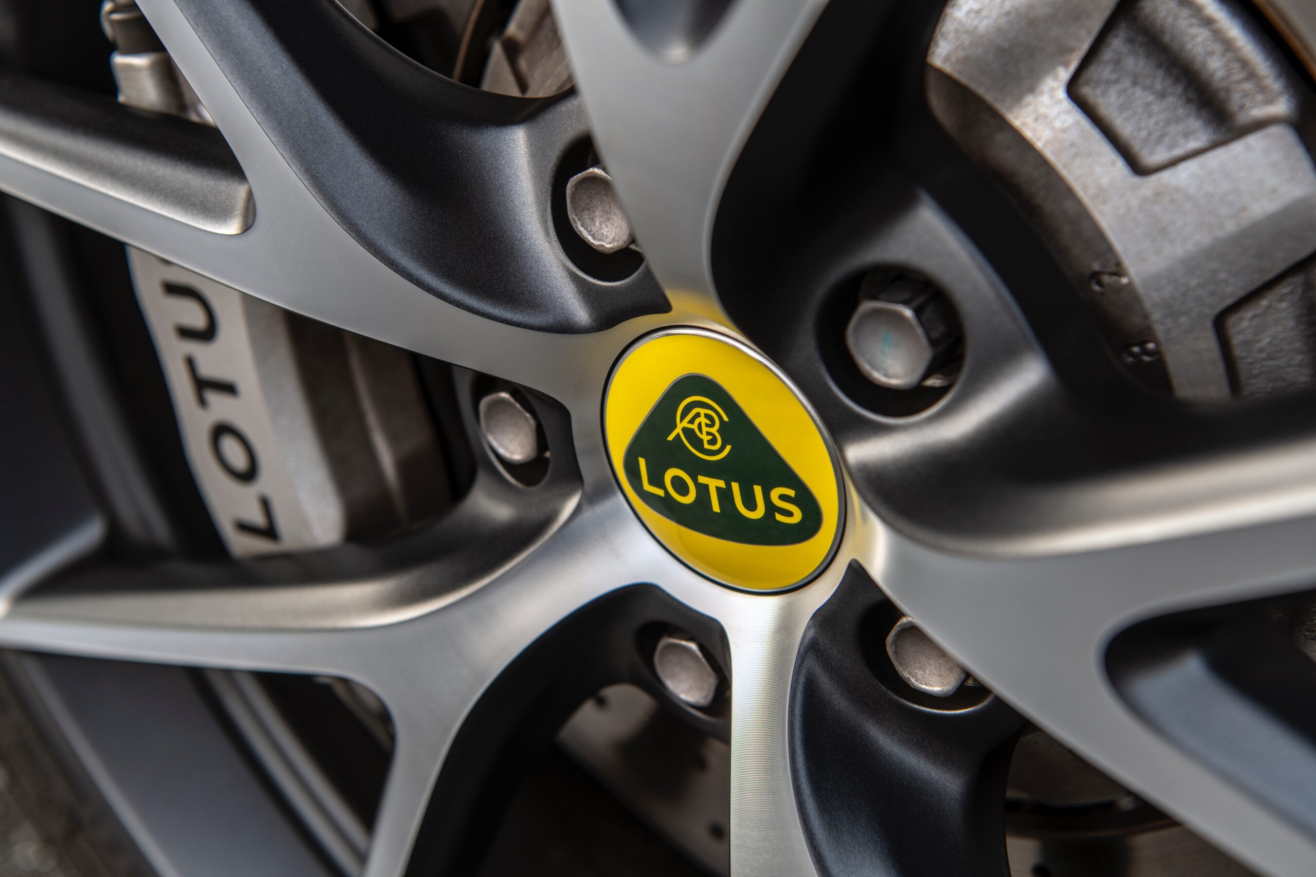 lotus-emira-dark-verdant-18